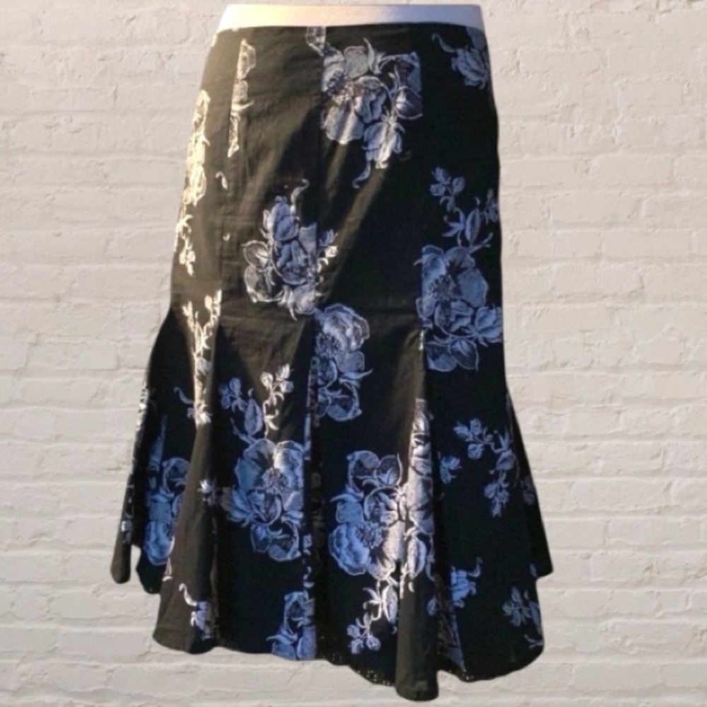$10$ add on- JESSICA  NWOT drop waist flared panel skirt. Black& white floral.
